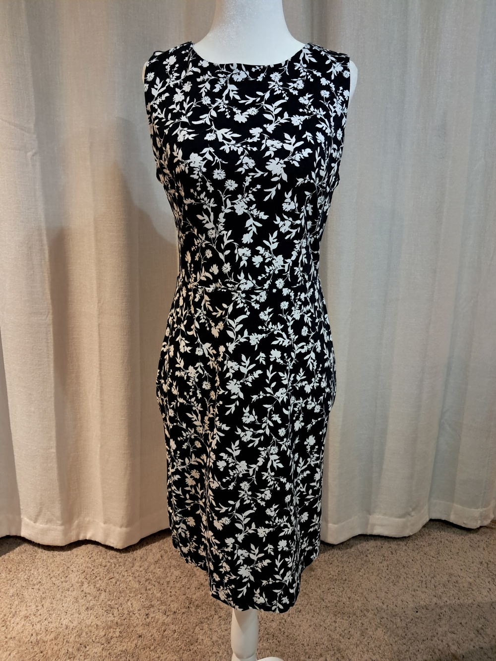 Old Navy Black and White Floral Midi Dress Small